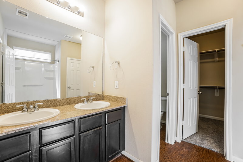 2,380/Mo, 10327 Scenic Vista Dr Humble, TX 77396 Main Bathroom View