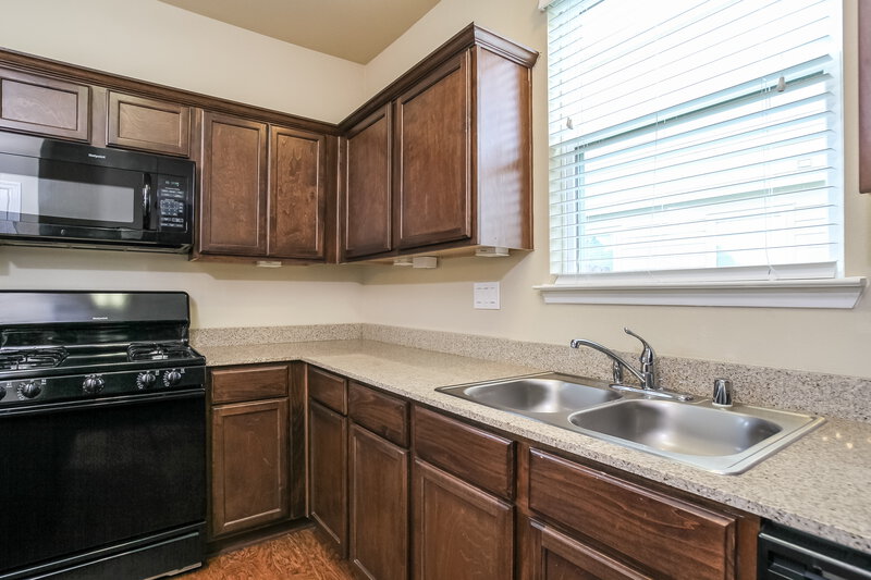 2,730/Mo, 15018 Silhouette Ridge Dr Humble, TX 77396 Kitchen View 2