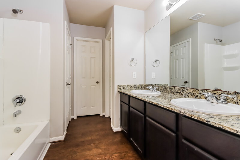 2,205/Mo, 15022 Silhouette Ridge Dr Humble, TX 77396 Main Bathroom View