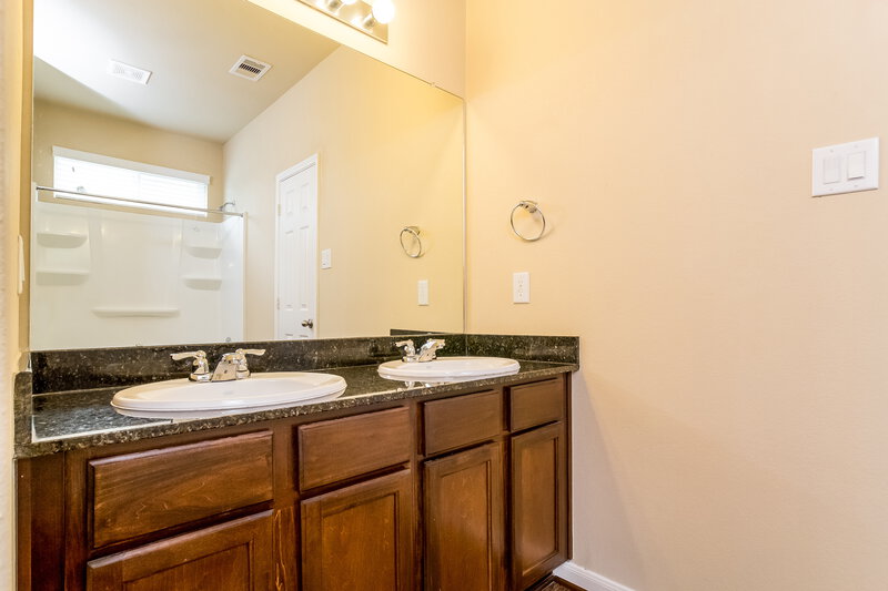 2,260/Mo, 23634 Maple View Dr Spring, TX 77373 Master Bathroom View