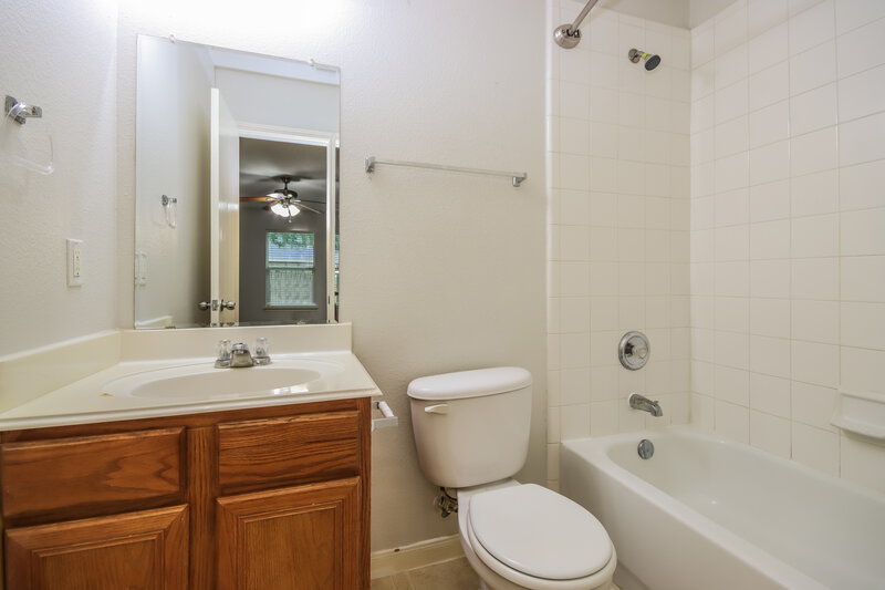 2,015/Mo, 4422 Cannongate Dr Spring, TX 77373 Main Bathroom View