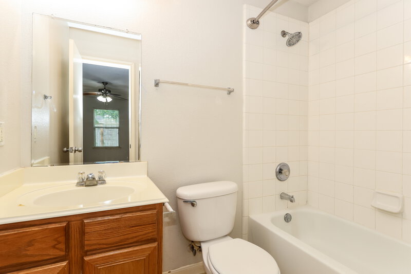 1,630/Mo, 4422 Cannongate Dr Spring, TX 77373 Main Bathroom View