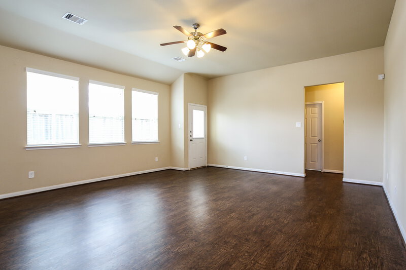 2,195/Mo, 23706 Maple View Dr Spring, TX 77373 Living Room View