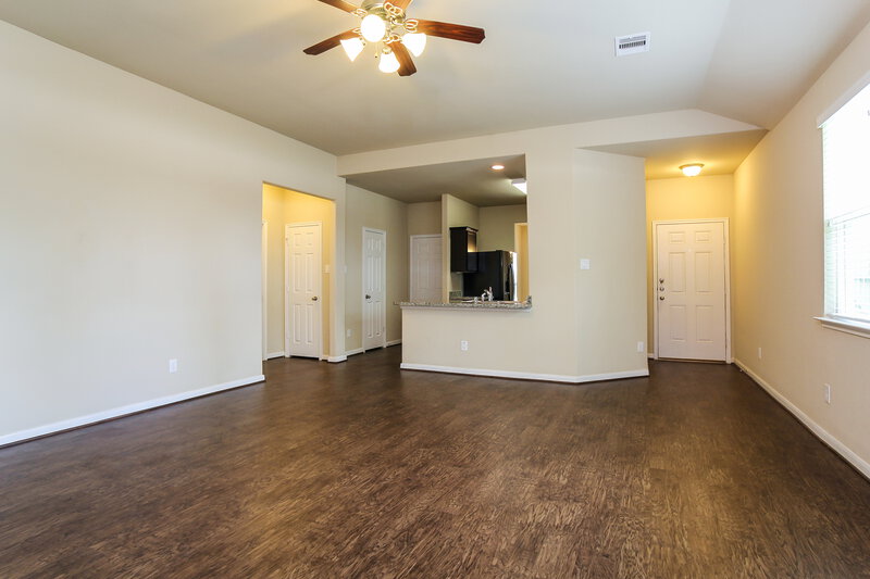 2,195/Mo, 23706 Maple View Dr Spring, TX 77373 Living Room View 2