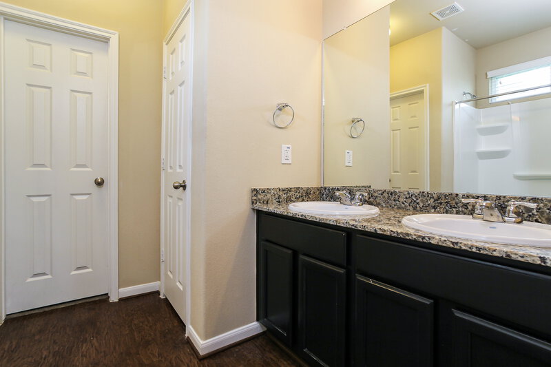 2,195/Mo, 23706 Maple View Dr Spring, TX 77373 Bathroom View