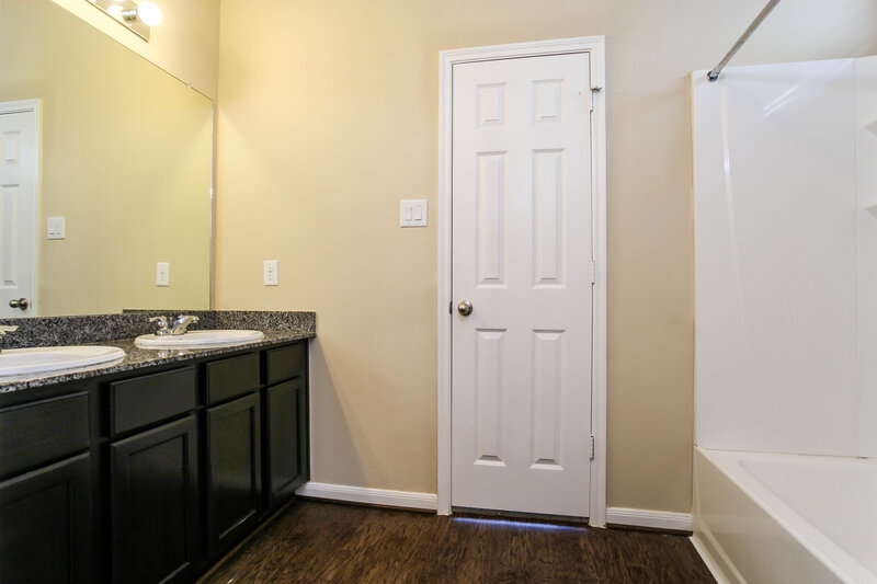 2,170/Mo, 23606 Maple View Dr Spring, TX 77373 Master Bathroom View