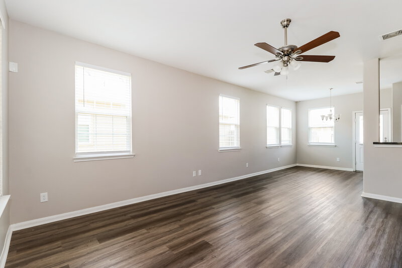 2,015/Mo, 23610 Maple View Dr Spring, TX 77373 Living Room View