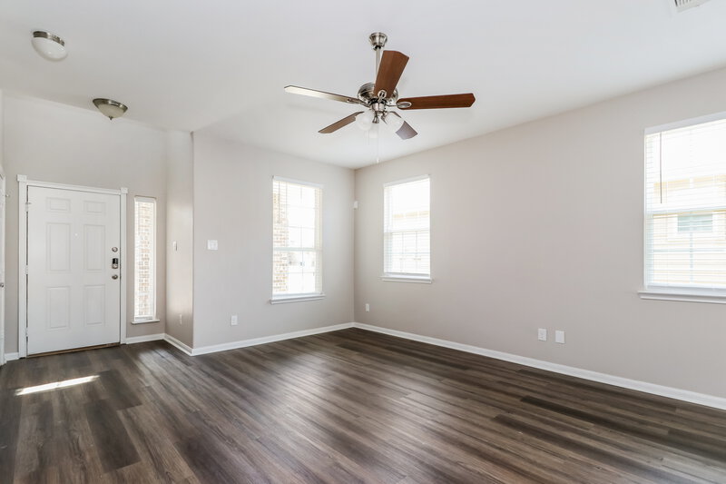 2,015/Mo, 23610 Maple View Dr Spring, TX 77373 Living Room View 2