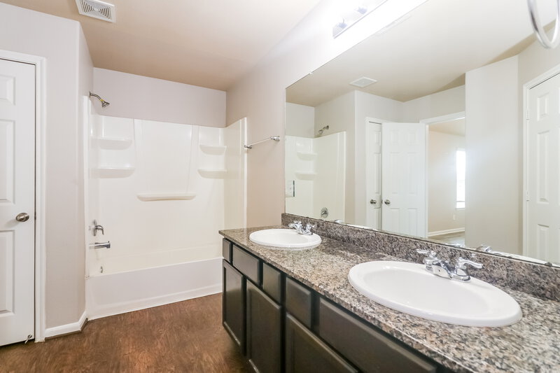 1,950/Mo, 23611 Maple View Dr Spring, TX 77373 Bathroom View