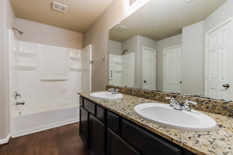 2,070/Mo, 2711 Sleepy Knoll Dr Spring, TX 77373 Main Bathroom View