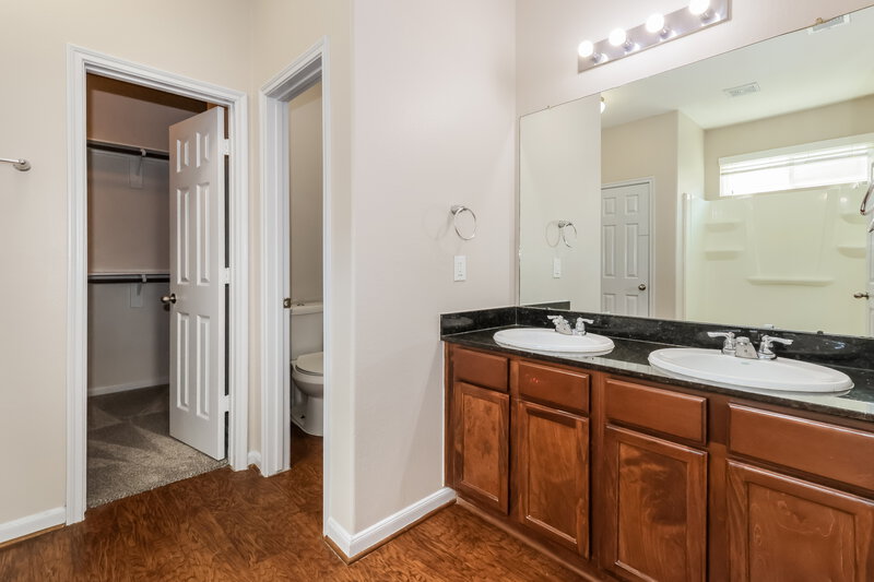 2,035/Mo, 2703 Sleepy Knoll Dr Spring, TX 77373 Main Bathroom View