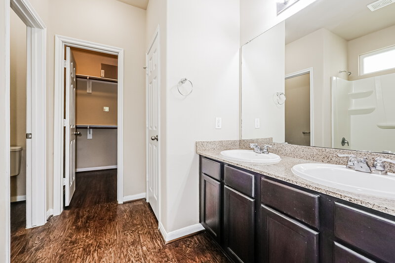 1,930/Mo, 23703 Maple View Dr Spring, TX 77373 Main Bathroom View