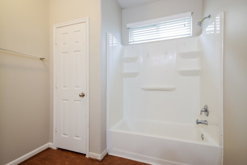 2,330/Mo, 2702 Charming River Dr Spring, TX 77373 Main Bathroom View