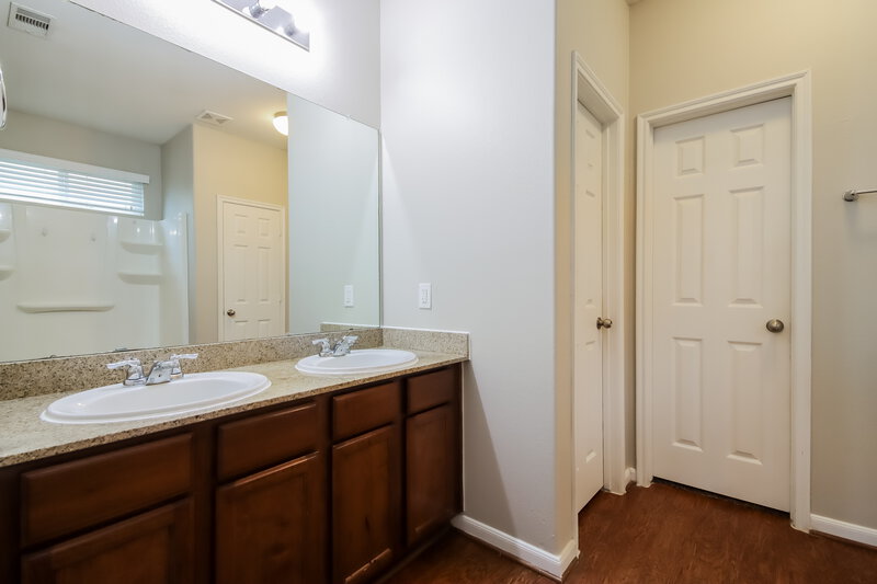 2,330/Mo, 2702 Charming River Dr Spring, TX 77373 Main Bathroom View 2