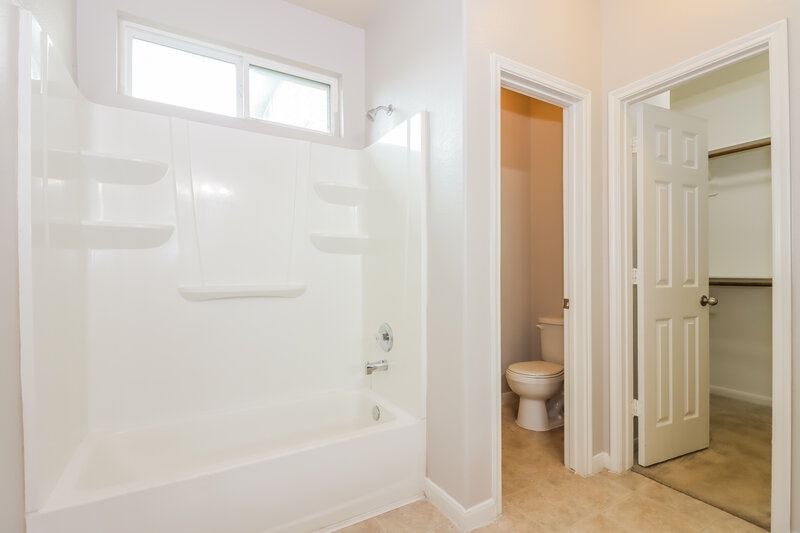 2,145/Mo, 3315 Allington Ct Houston, TX 77014 Main Bathroom View