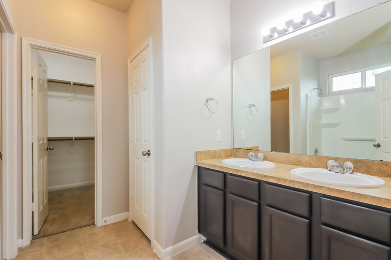 2,145/Mo, 3315 Allington Ct Houston, TX 77014 Main Bathroom View 2