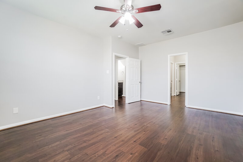 2,305/Mo, 21839 Octavia Way Houston, TX 77073 Main Bedroom View 2