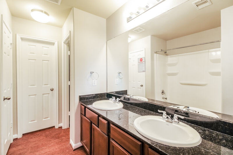1,870/Mo, 23615 Maple View Dr Spring, TX 77373 Main Bathroom View