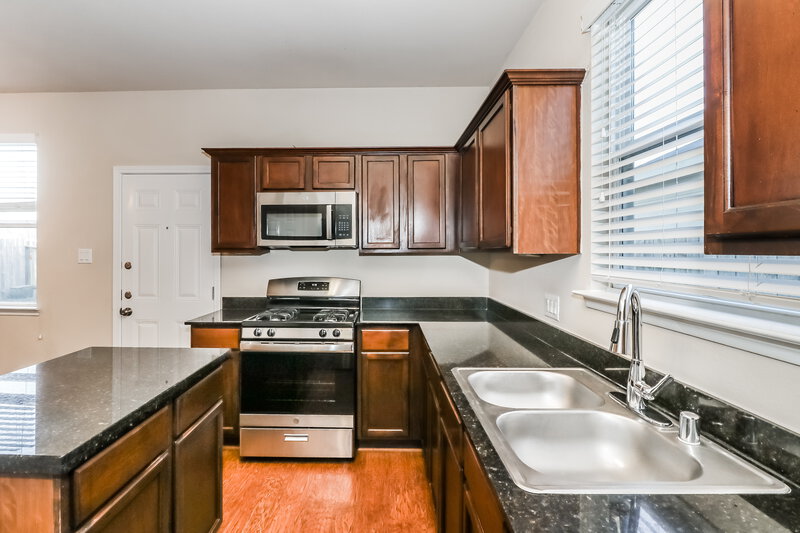 1,895/Mo, 3350 Allington Ct Houston, TX 77014 Kitchen View 2