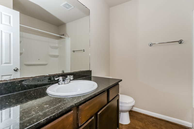 1,895/Mo, 3350 Allington Ct Houston, TX 77014 Bathroom View