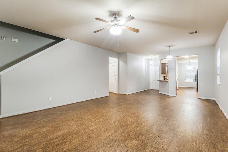 2,035/Mo, 3351 Allington Ct Houston, TX 77014 Living Room View 2