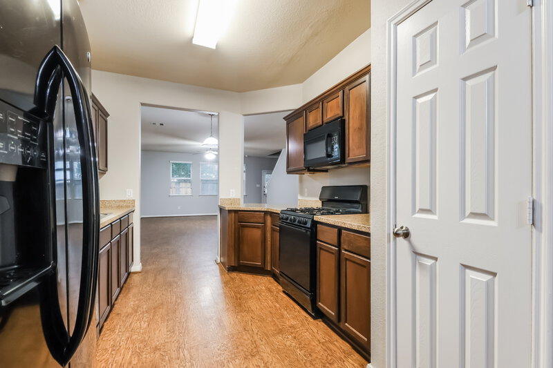 2,035/Mo, 3351 Allington Ct Houston, TX 77014 Kitchen View 2