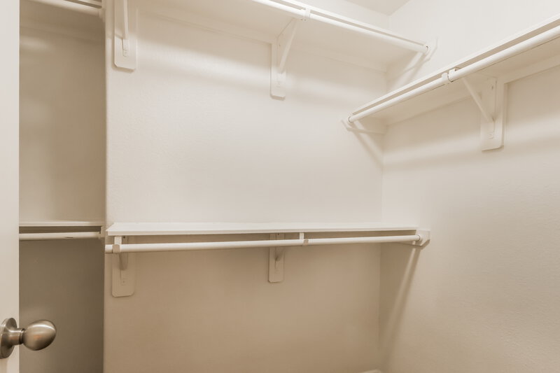 2,035/Mo, 3351 Allington Ct Houston, TX 77014 Walk In Closet View