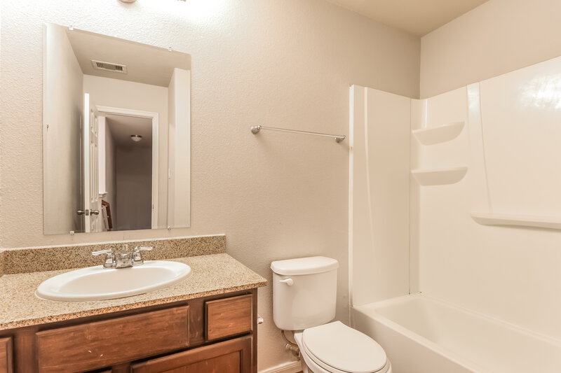 2,035/Mo, 3351 Allington Ct Houston, TX 77014 Bathroom View
