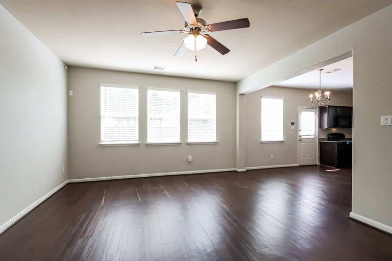 2,780/Mo, 3355 Allington Ct Houston, TX 77014 Living Room View