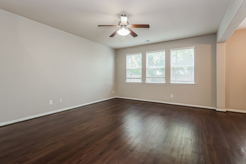 1,990/Mo, 3355 Allington Ct Houston, TX 77014 Living Room View