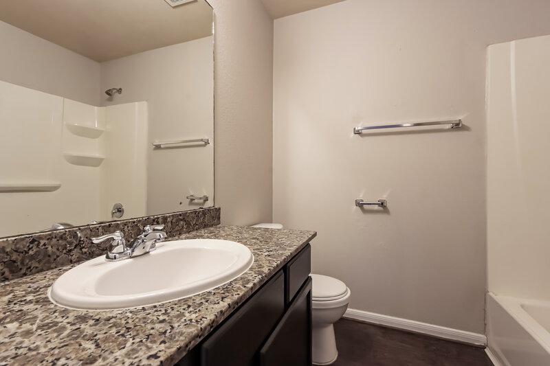 2,780/Mo, 3355 Allington Ct Houston, TX 77014 Bathroom View
