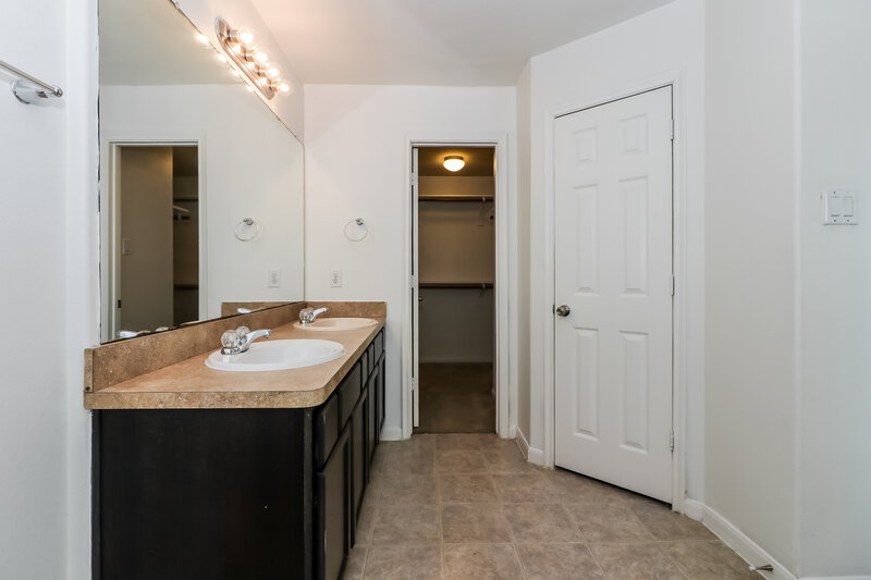 1,795/Mo, 3319 Allington Ct Houston, TX 77014 Main Bathroom View