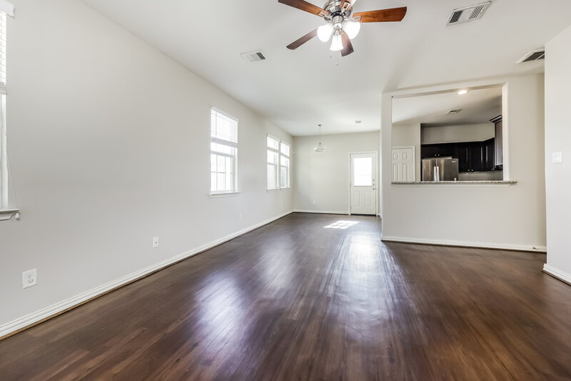 1,880/Mo, 2818 Mesquite Ridge Dr Houston, TX 77073 Living Room View