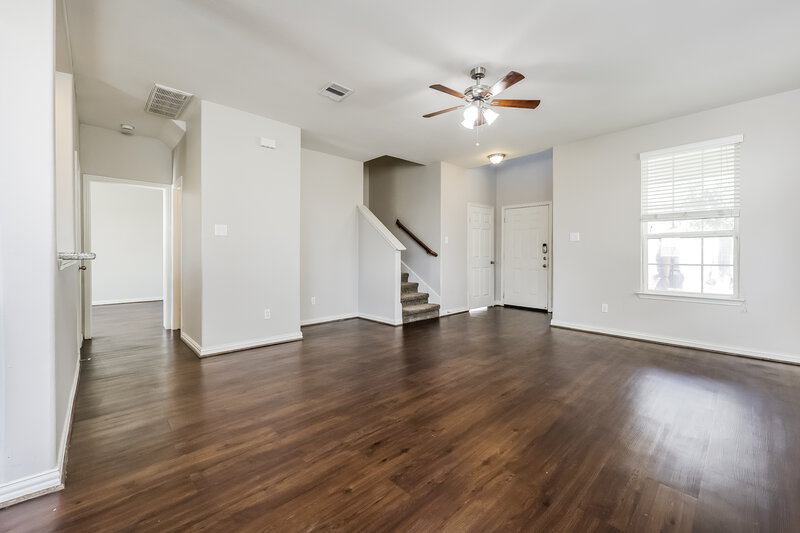 1,880/Mo, 2818 Mesquite Ridge Dr Houston, TX 77073 Living Room View 2
