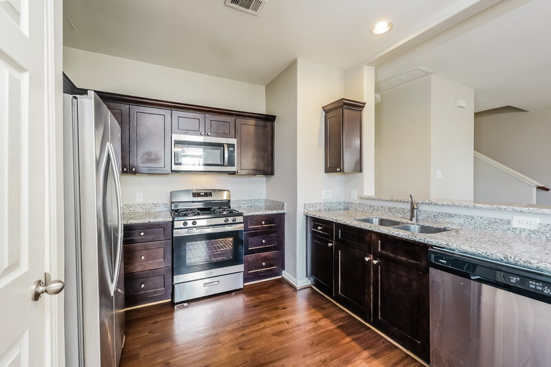 1,880/Mo, 2818 Mesquite Ridge Dr Houston, TX 77073 Kitchen View 2