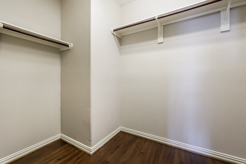 1,880/Mo, 2818 Mesquite Ridge Dr Houston, TX 77073 Walk In Closet View