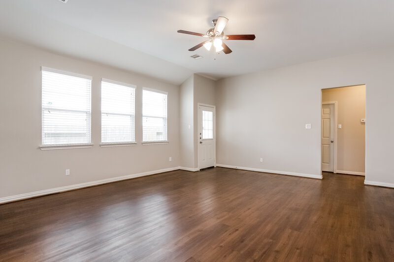 1,890/Mo, 2814 Mesquite Ridge Dr Houston, TX 77073 Living Room View