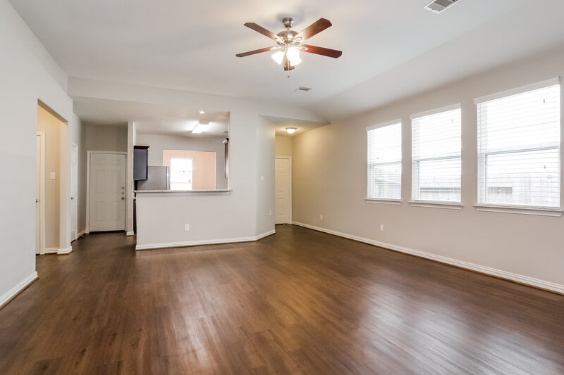 1,890/Mo, 2814 Mesquite Ridge Dr Houston, TX 77073 Living Room View 2