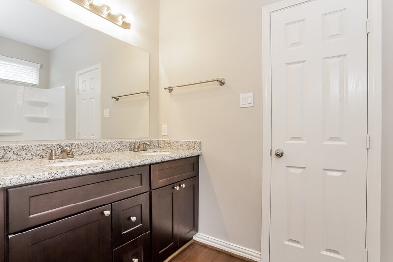 1,890/Mo, 2814 Mesquite Ridge Dr Houston, TX 77073 Master Bathroom View