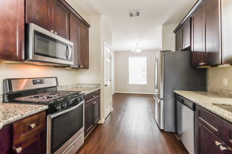 2,125/Mo, 2822 Mesquite Ridge Dr Houston, TX 77073 Kitchen View 2
