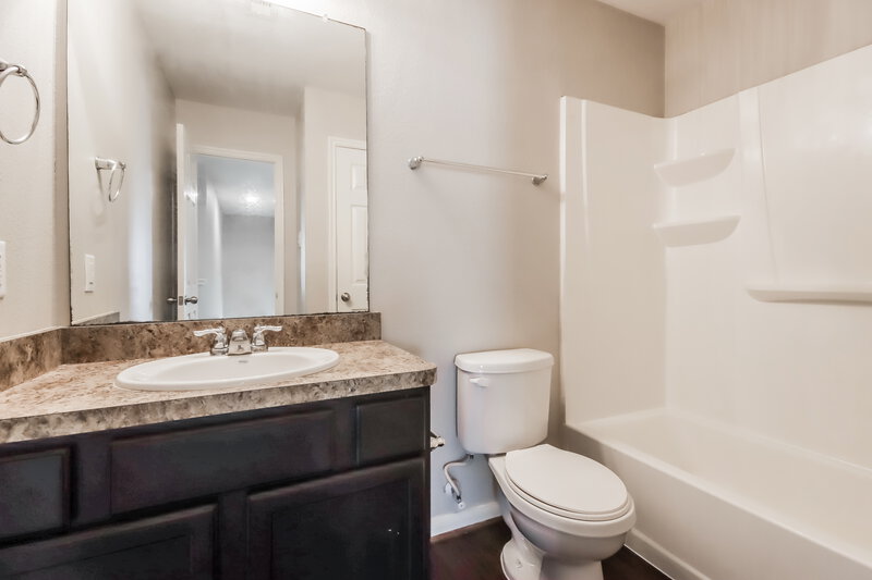2,125/Mo, 2822 Mesquite Ridge Dr Houston, TX 77073 Bathroom View
