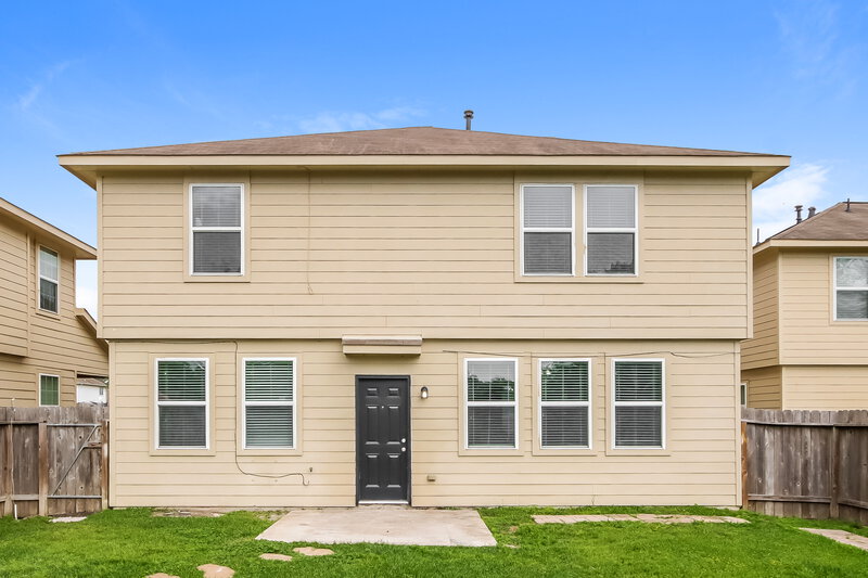 2,125/Mo, 2822 Mesquite Ridge Dr Houston, TX 77073 Rear View
