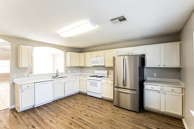 1,875/Mo, 19530 Billineys Park Dr Katy, TX 77449 Kitchen View 2