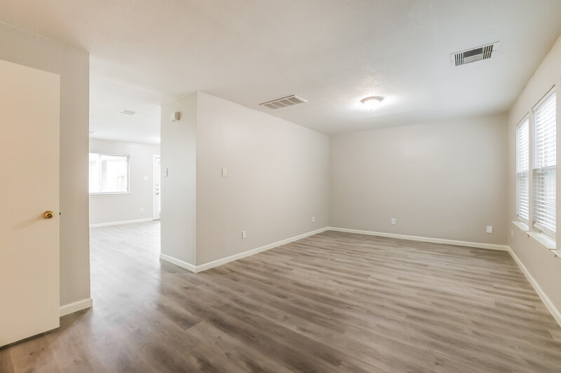 1,910/Mo, 19834 Crested Hill Ln Cypress, TX 77433 Living Room View