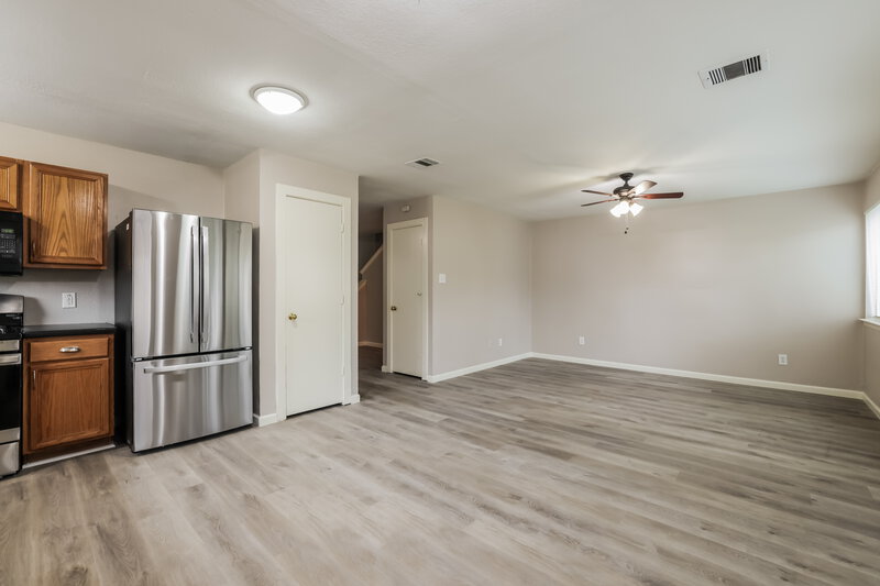 1,910/Mo, 19834 Crested Hill Ln Cypress, TX 77433 Living Room View 2