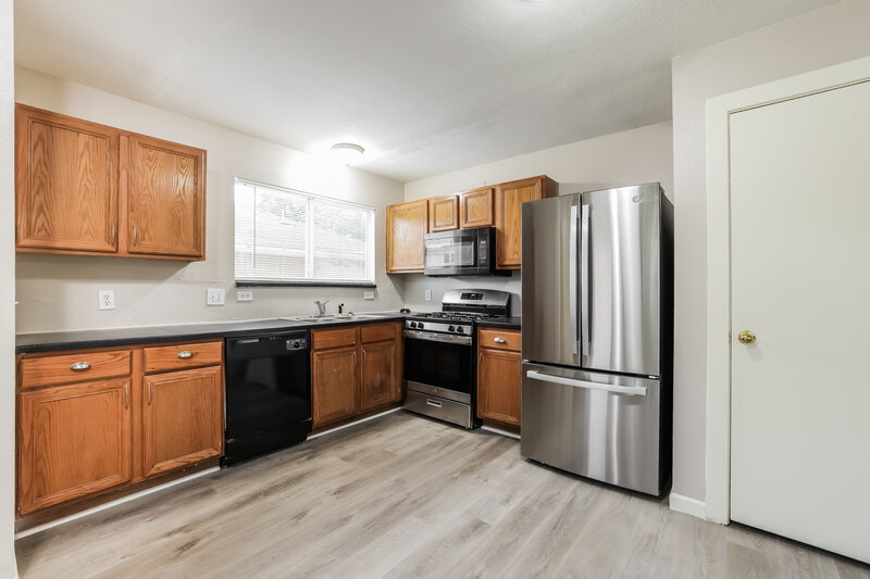1,910/Mo, 19834 Crested Hill Ln Cypress, TX 77433 Kitchen View