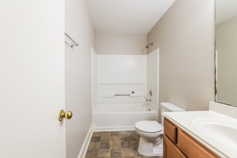 1,910/Mo, 19834 Crested Hill Ln Cypress, TX 77433 Bathroom View