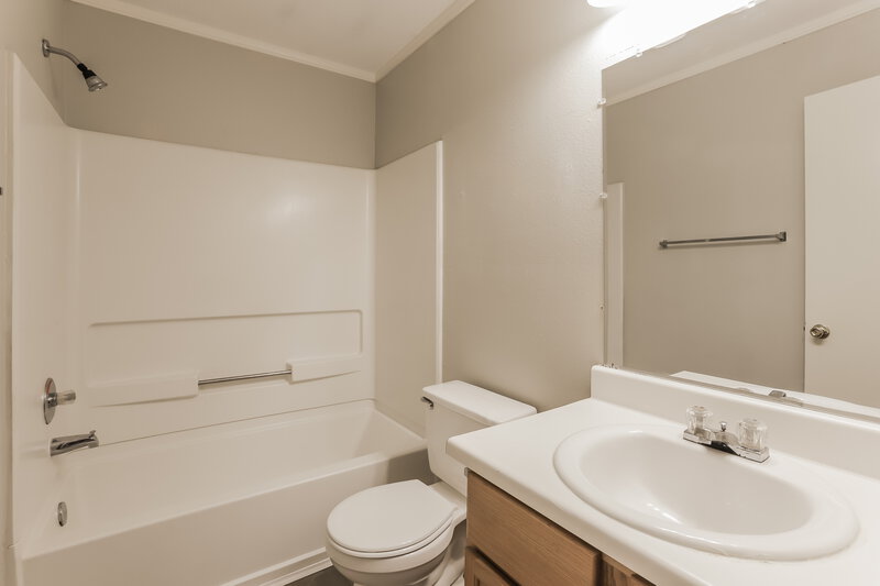 1,850/Mo, 19506 Sandy Woods Dr Tomball, TX 77375 Bathroom View