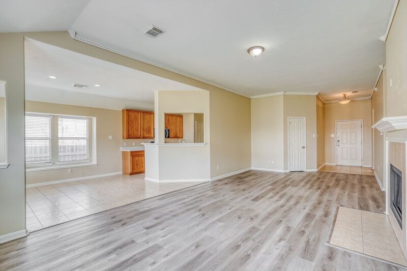 1,855/Mo, 2011 Pinecreek Pass Ln Katy, TX 77449 Living Room View 2