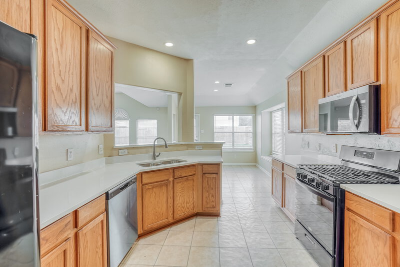 1,855/Mo, 2011 Pinecreek Pass Ln Katy, TX 77449 Kitchen View 2